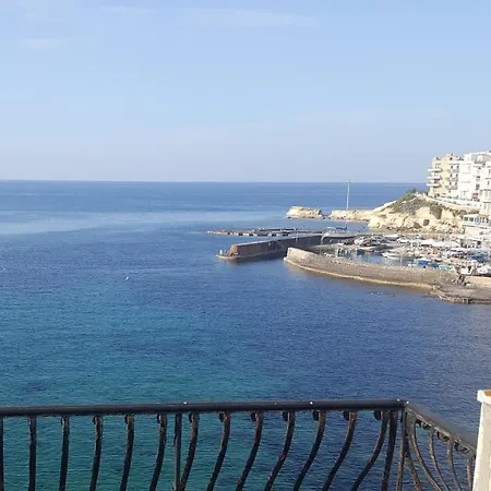 Water's Edge Apartman *