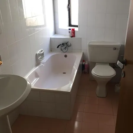 Water's Edge Apartman *